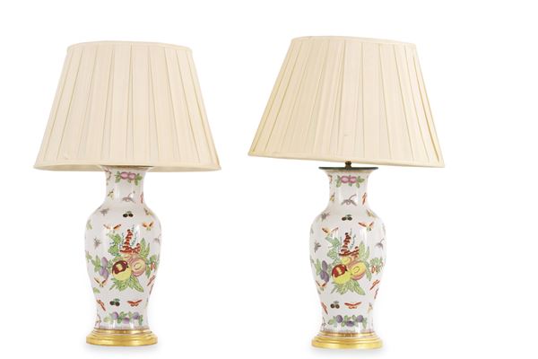 Coppia di vasi montati a lampada, XX secolo