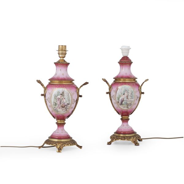 Coppia di vasi montati a lampada. Probabilmente Francia, 1900 ca.
