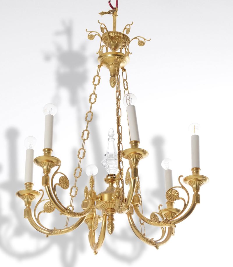 Lampadario in metallo dorato. XX secolo  - Asta Dimore Italiane - Cambi Casa d'Aste