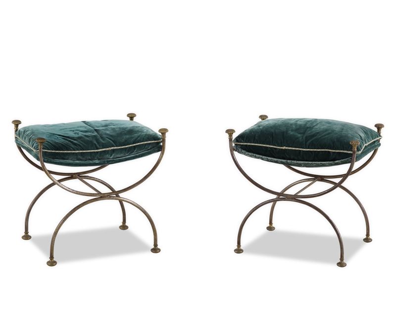 Coppia di faldistori in ferro battuto. XX secolo  - Asta Dimore Italiane - Cambi Casa d'Aste