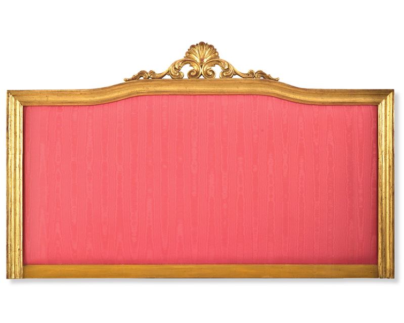 Testiera in legno intagliato e dorato. XX secolo  - Asta Dimore Italiane - Cambi Casa d'Aste