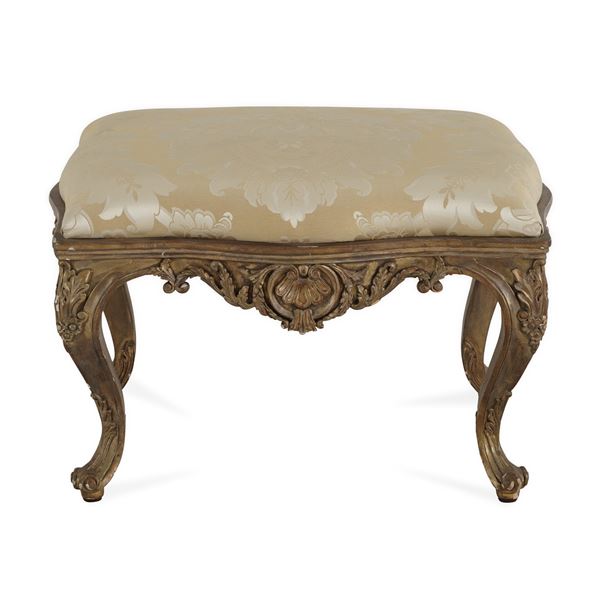 Panchetto in legno intagliato e dorato stile Luigi XV. XX secolo