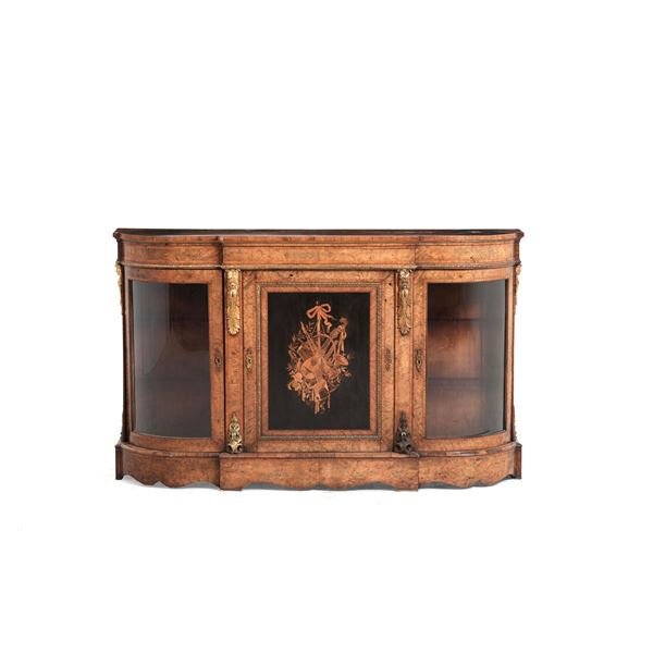 Credenza Napoleone III lastronata e intarsiata. Francia, XIX secolo.