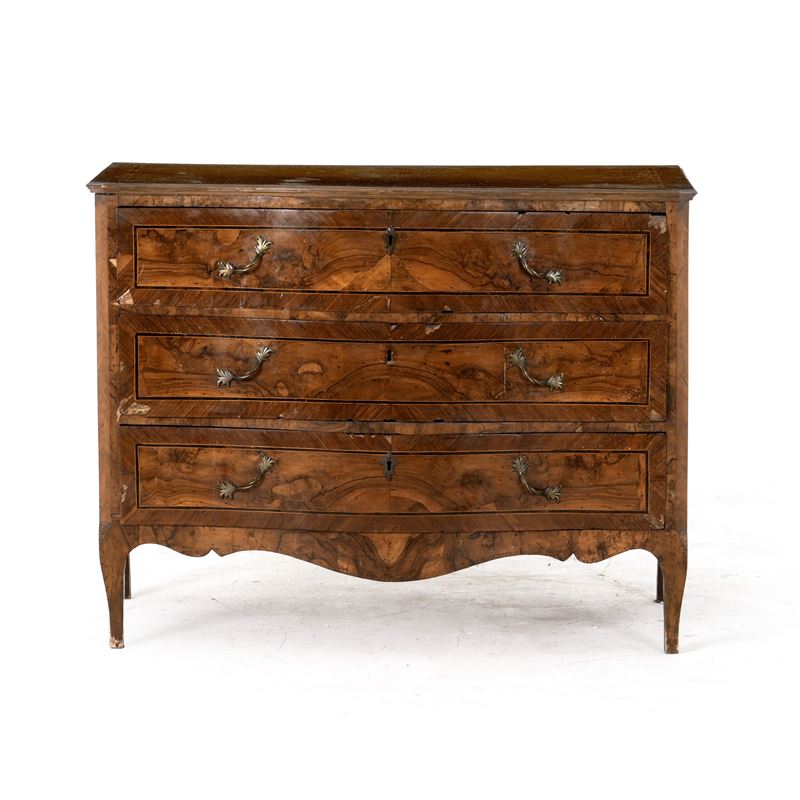 Comò lastronato in radica a 3 cassetti. XVIII-XIX secolo  - Asta Antiquariato - Cambi Casa d'Aste