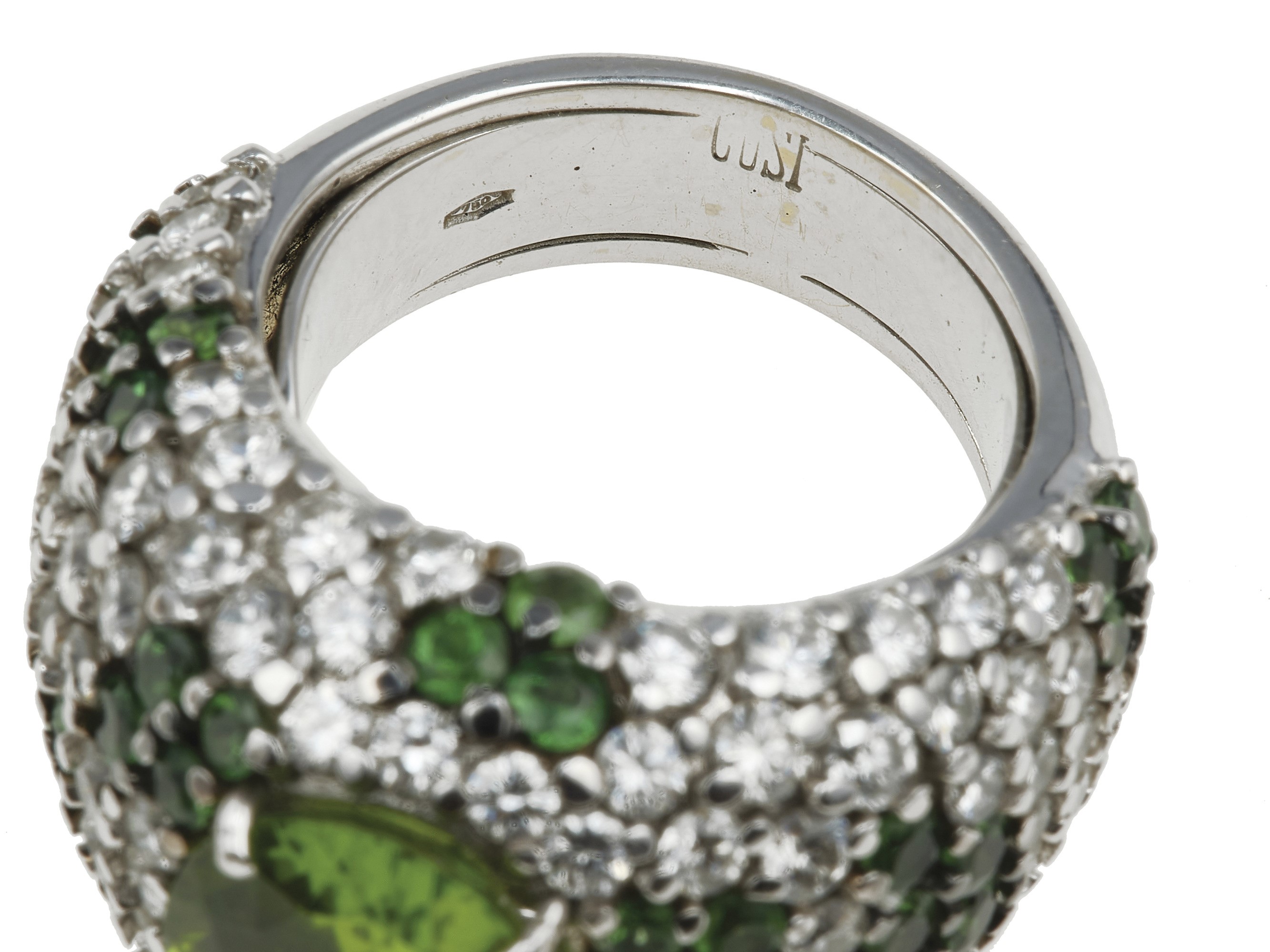 Cusi, Anello con peridoto, diamanti e tsavoriti