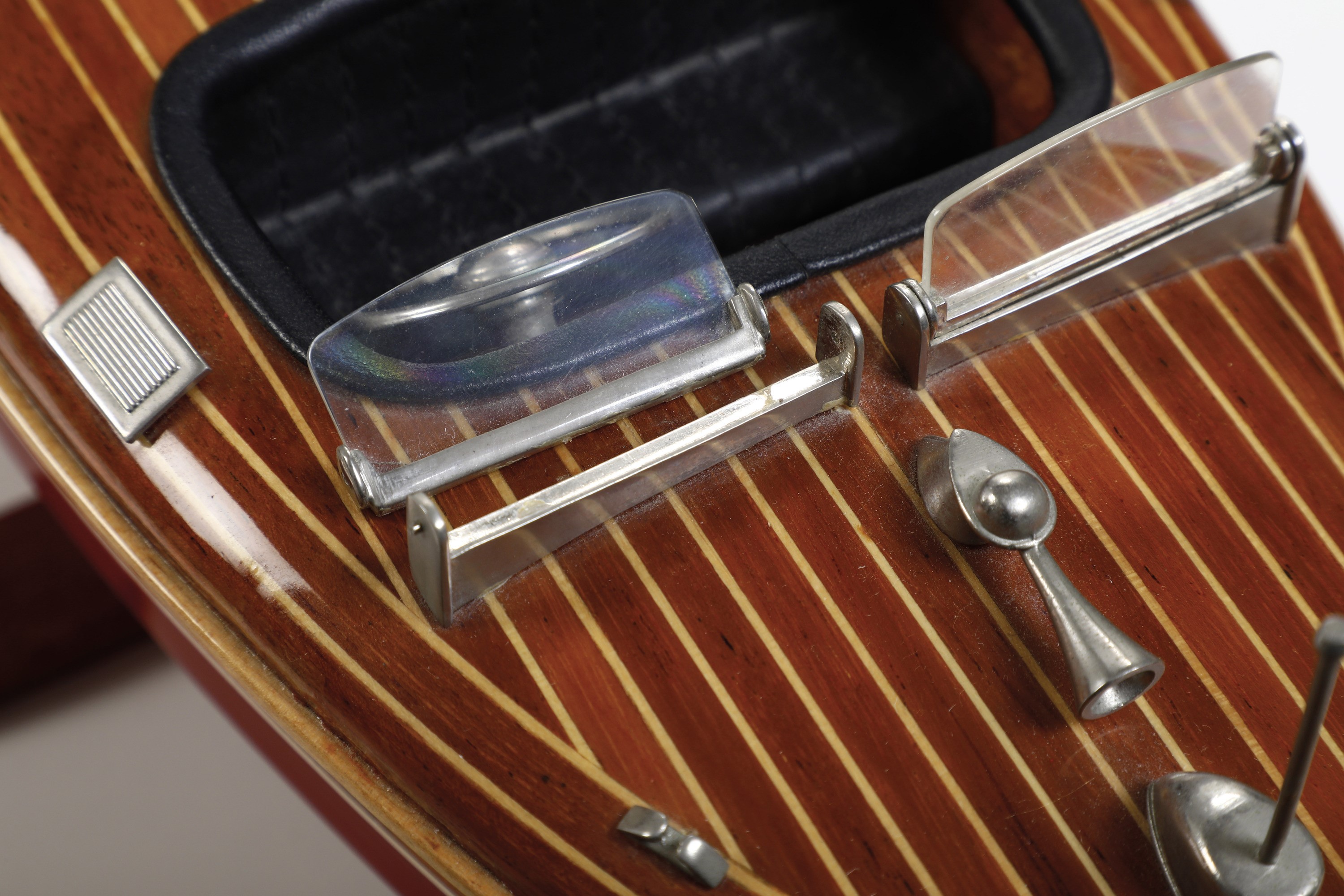 Modellino di Motoscafo in Legno