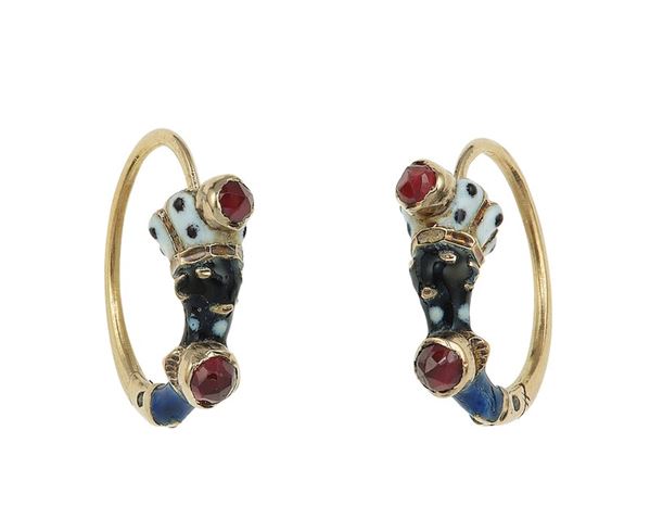 Enamel and gold pendent and a pair of earrings