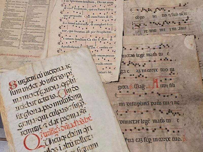 Miscellanea di fogli di antifonario. XVI-XVII secolo  - Auction Prints - Cambi Casa d'Aste