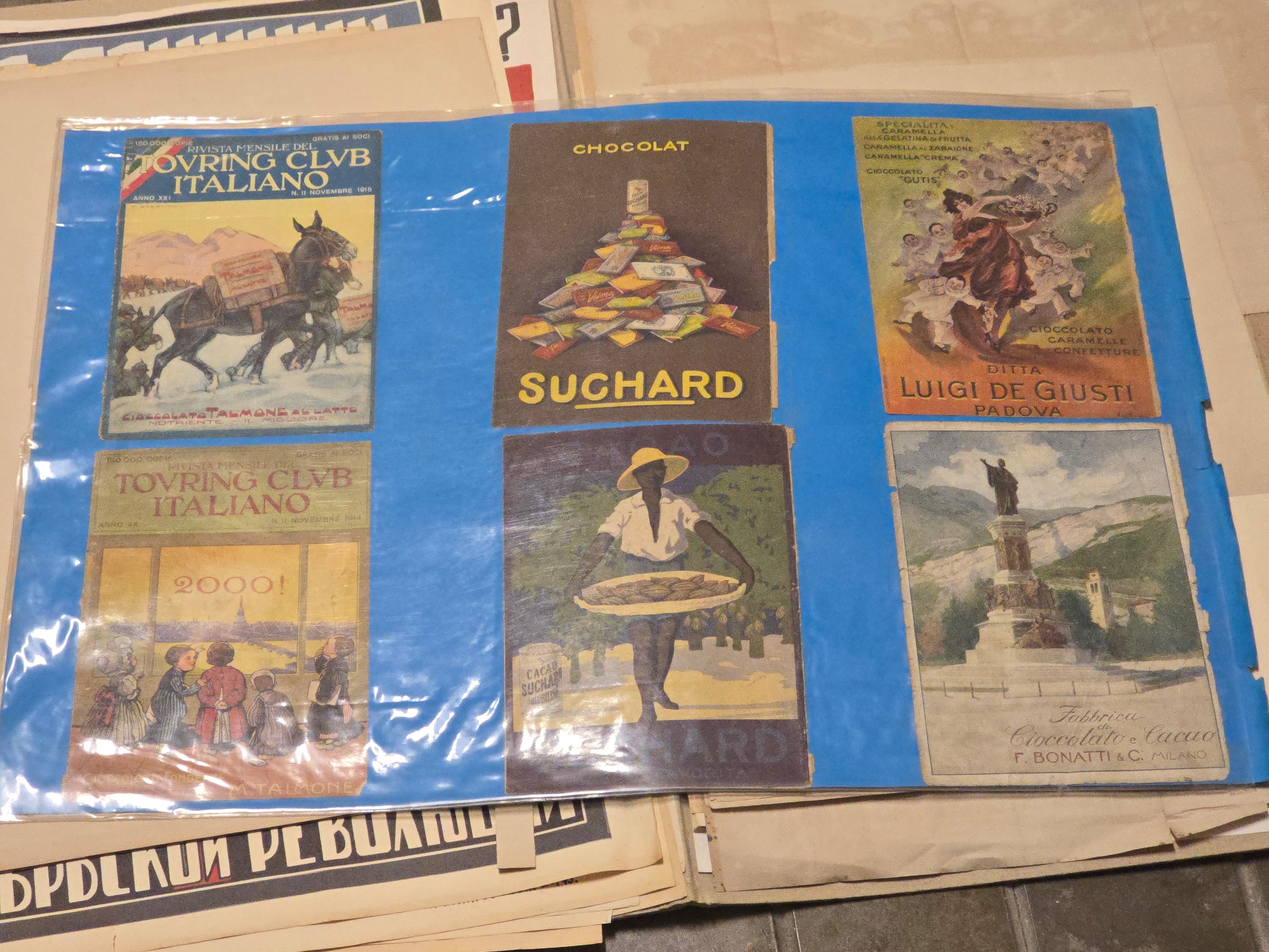 Collezione di Manifesti, Giochi da Tavolo e Copertine di Volumi. Prima Metà del XX Secolo