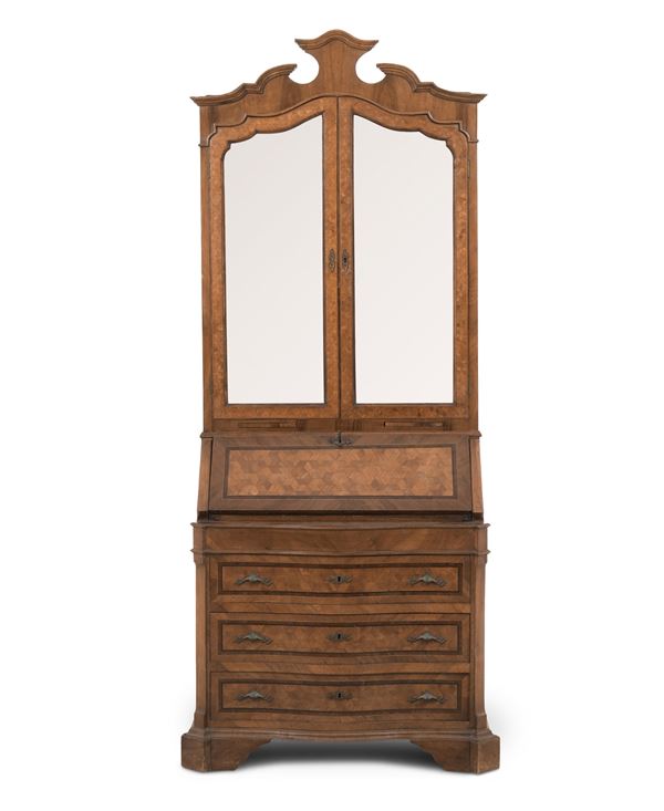 Trumeau lastronato ed intarsiato a motivo geometrico. XX secolo