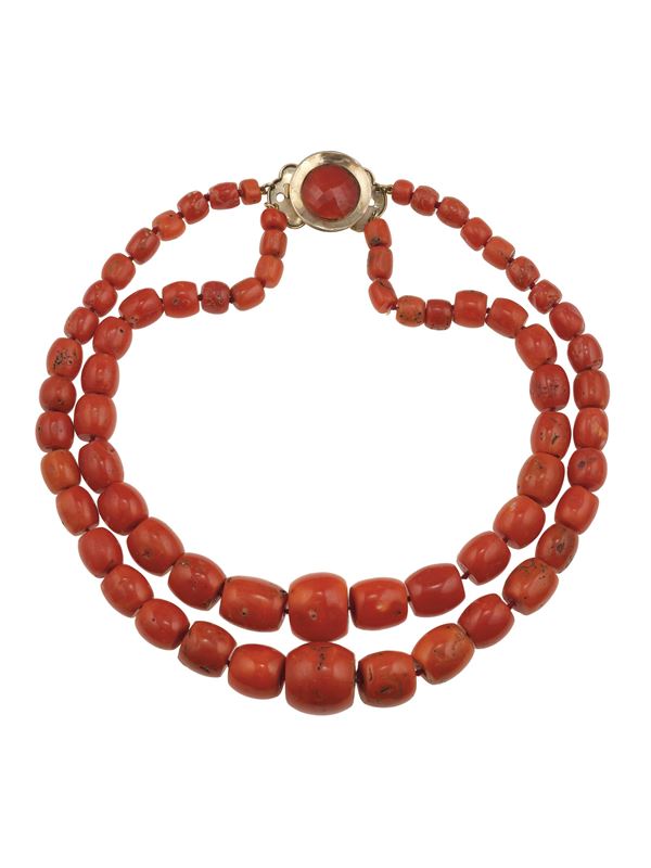 Collana a due fili di corallo