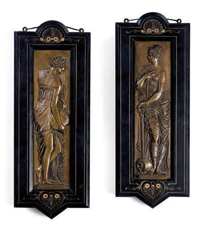 Due Placche in Bronzo Raffiguranti Figure Femminili. Fonderia Barbedienne. Francia, Inizi XX Seco...