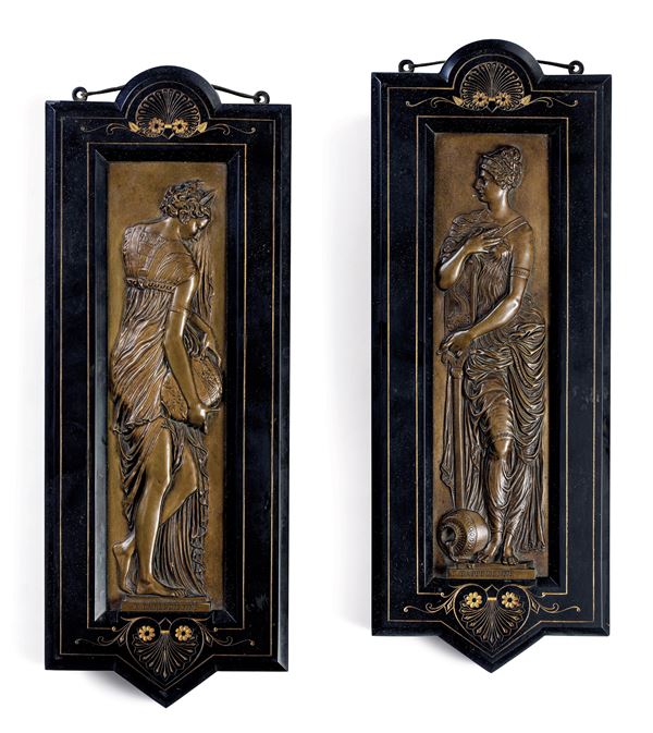 Due placche in bronzo raffiguranti figure femminili. Fonderia Barbedienne. Francia, inizi XX secolo