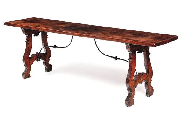 Tavolo fratino in noce. XVIII secolo