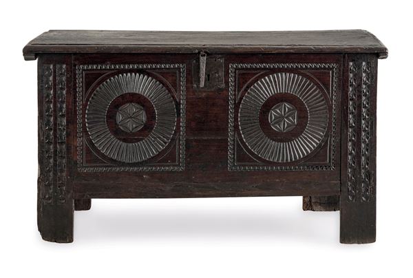 Baule intagliato. Probabilmente Spagna, fine XVIII secolo