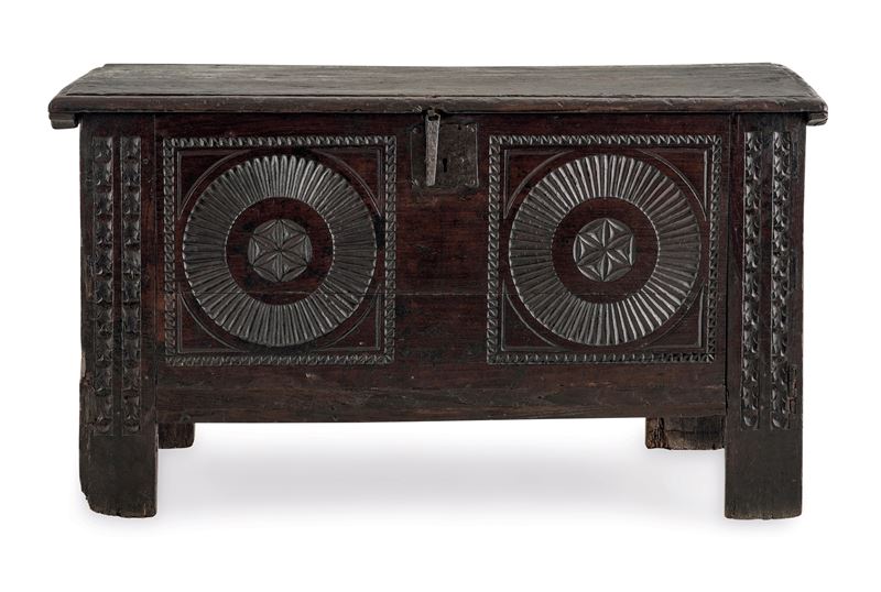 Baule intagliato. Probabilmente Spagna, fine XVIII secolo  - Auction Six Centuries of Arts and Furnitures - III - Cambi Casa d'Aste