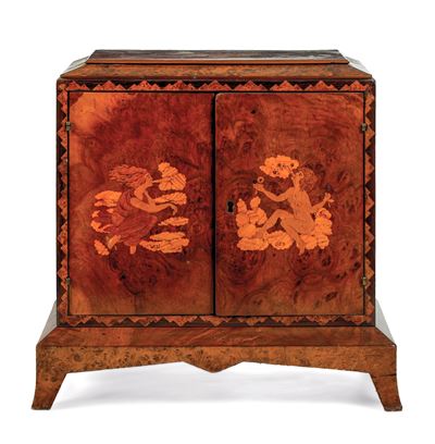 Cofanetto Portagioie a Due Ante in Legno Lastronato e Intarsiato in Varie Essenze. Germania, XX S...
