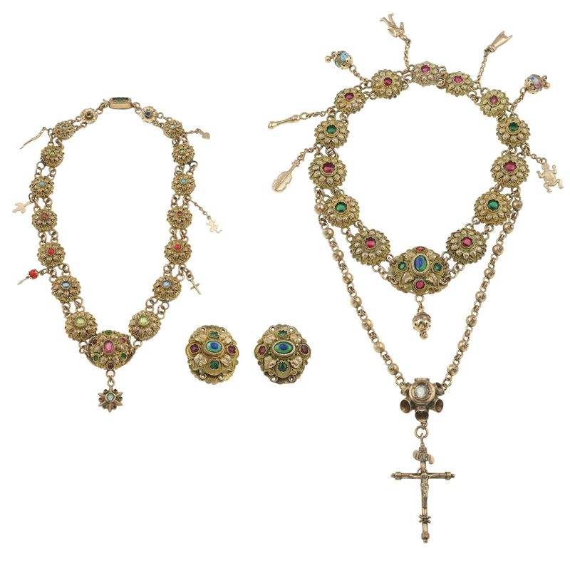 Group of gold, low-karat gold, enamel and paste jewels  - Auction Fine Jewels - Cambi Casa d'Aste