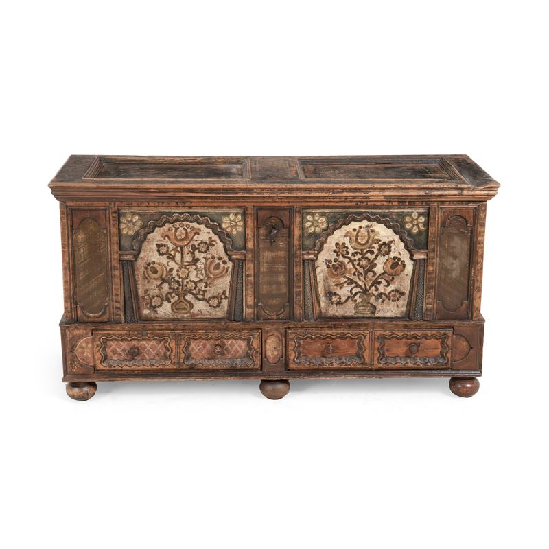 Cassapanca tirolese in legno dipinto. XIX-XX secolo  - Asta Antiquariato - Cambi Casa d'Aste