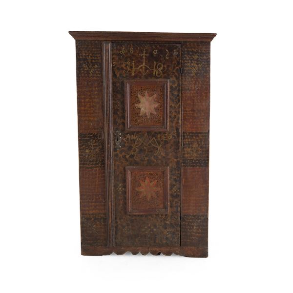 Armadietto ad un'anta in legno dipinto. Tirolo XIX secolo