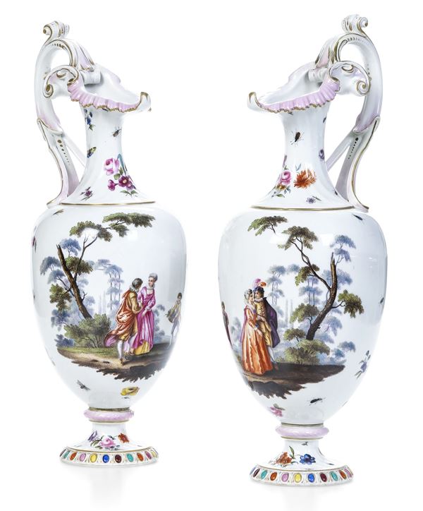 Coppia di versatoi decorativi. Berlino, XX secolo