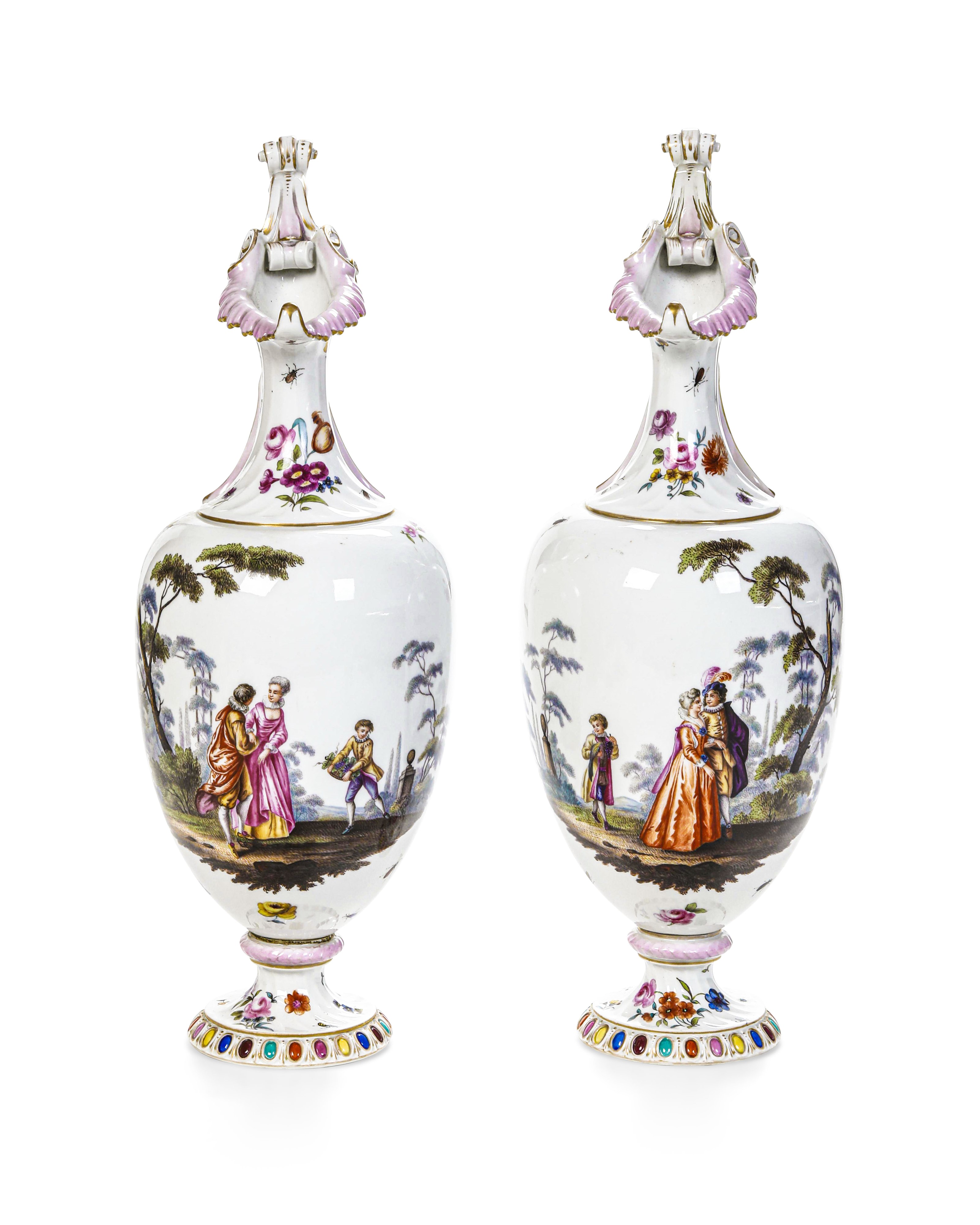 Coppia di Versatoi Decorativi.berlino, XX Secolo