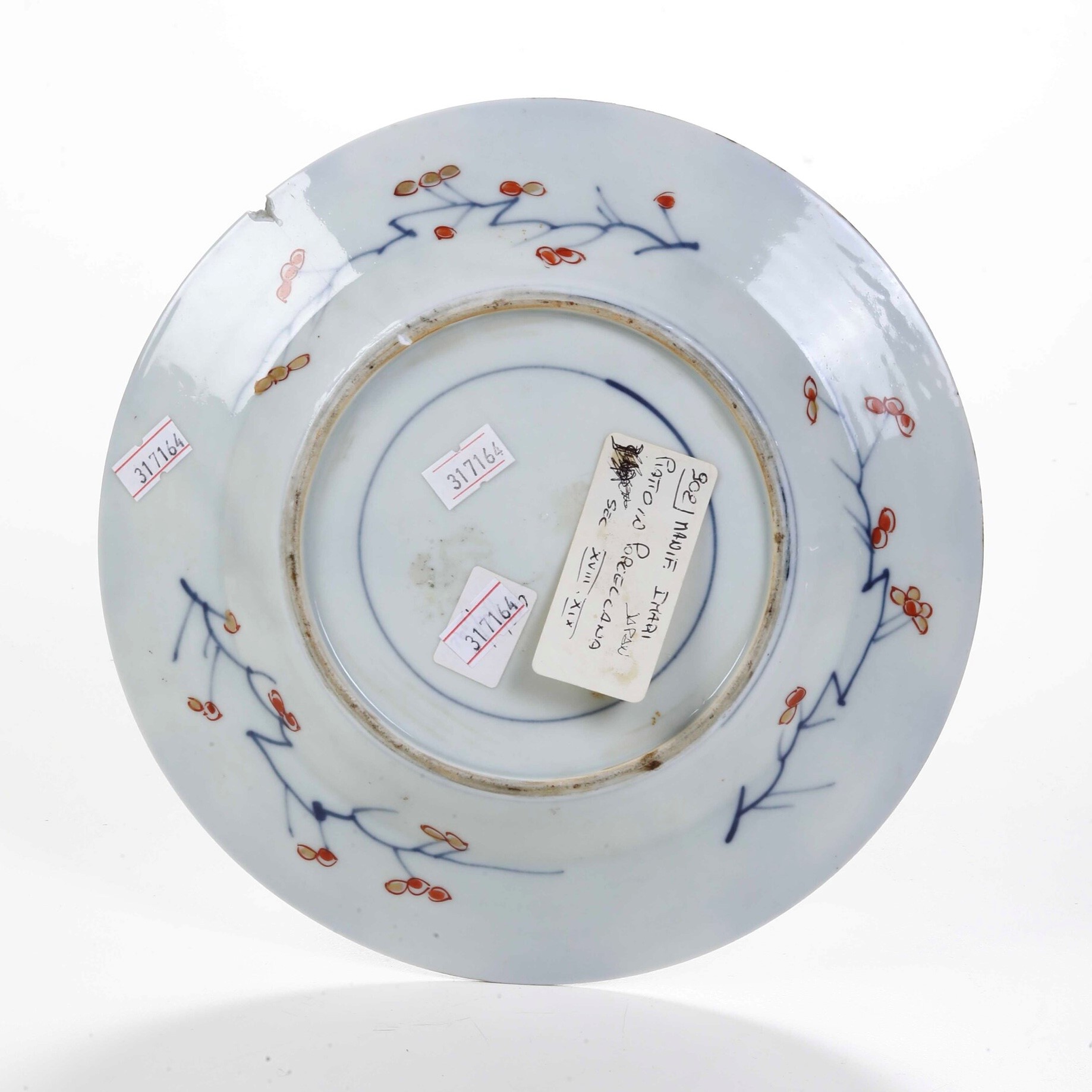 Piatto in porcellana Imari, Cina, XVIII - XIX secolo, decorazione policroma