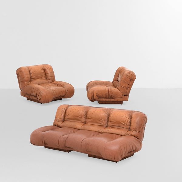 Due poltrone e divano