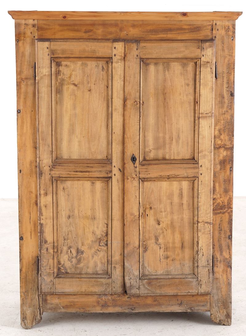 Armadio in legno di pioppo a due ante, XIX secolo  - Auction Antiquariato - Cambi Casa d'Aste