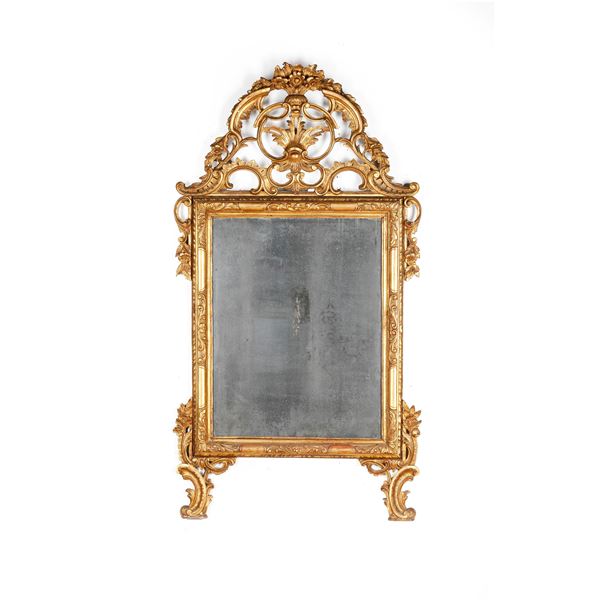 Specchiera in legno intagliato e dorato. XIX-XX secolo