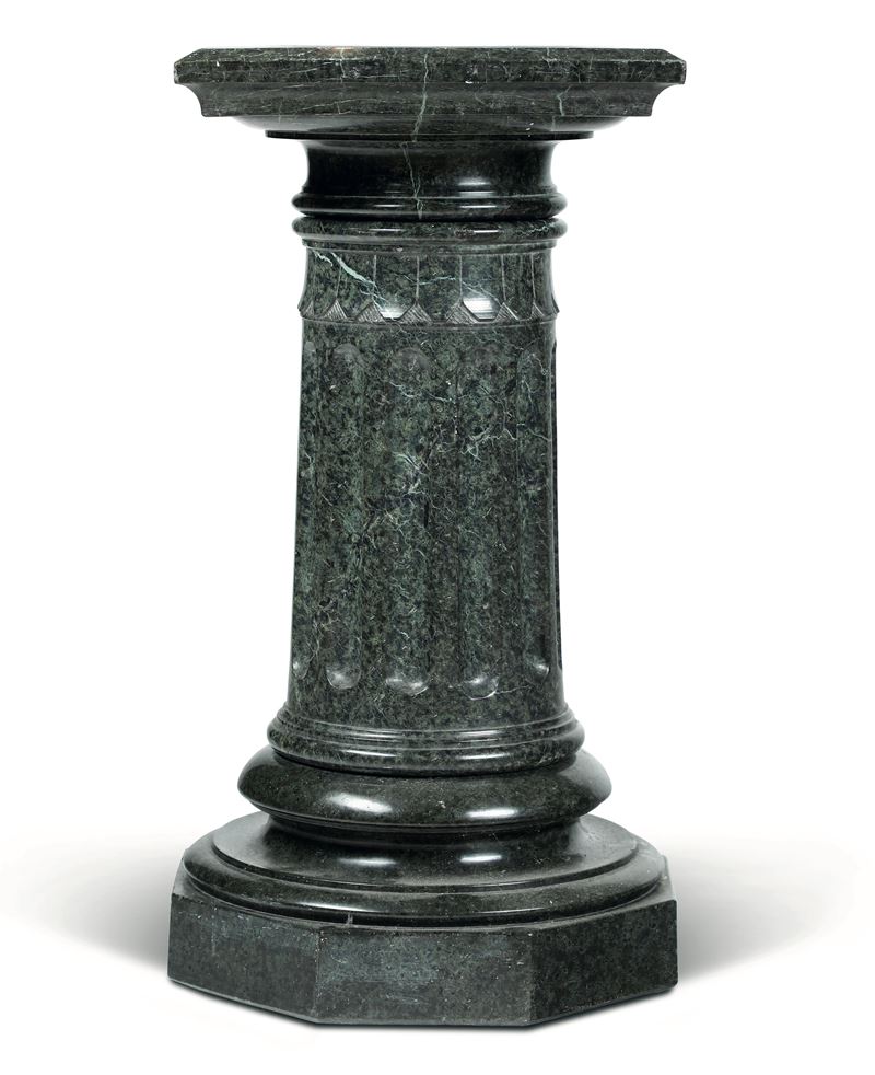 Base in marmo verde. XIX-XX secolo  - Asta Sei Secoli di Arti e Arredi - III - Cambi Casa d'Aste