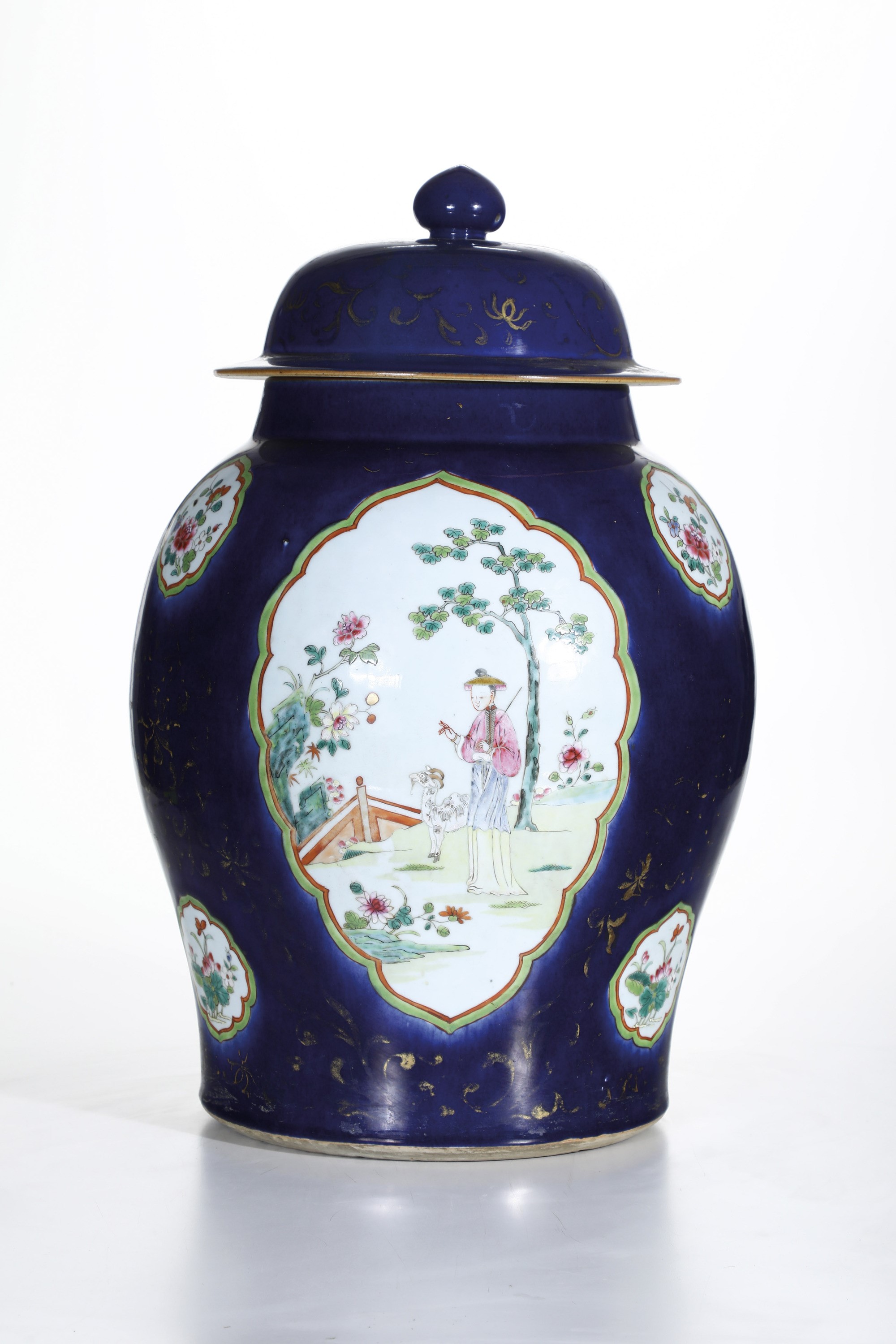 Potiche in Porcellana Famiglia Rosa, Blu Poudrè con Fanciulla Entro Riserve a Decoro Naturalistic...