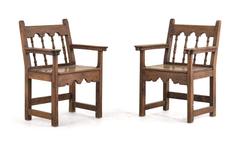 Coppia di poltrone in noce. XX secolo  - Auction Six Centuries of Arts and Furnitures - III - Cambi Casa d'Aste