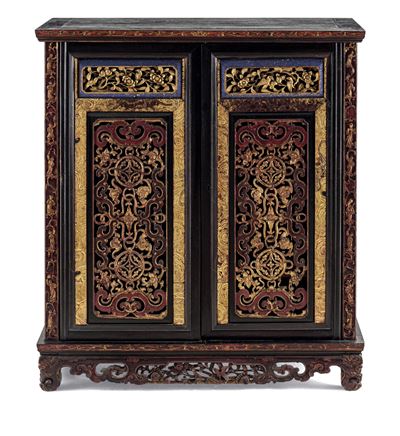 Credenza in Legno Laccato e Dorato con Decori Naturalistici, Canton, Cina, Dinastia Qing, Metà XI...