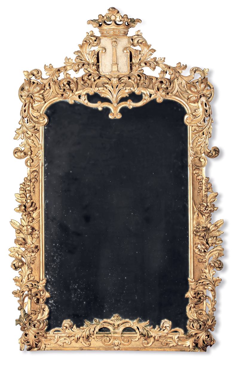 Grande specchiera in legno intagliato e dorato. XIX-XX secolo  - Asta Sei Secoli di Arti e Arredi - III - Cambi Casa d'Aste