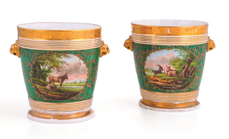 Coppia di vasi con sottovaso, inizio del XX secolo  - Asta Sei Secoli di Arti e Arredi - III - Cambi Casa d'Aste