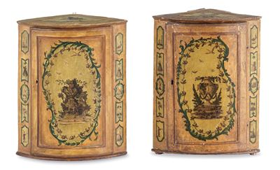 Coppia di Angoliere Laccate e Decorate Ad Arte Povera. XIX Secolo