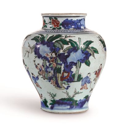 Vaso in Porcellana Wucai con Scena di Corte, Cina, Dinastia Qing, Epoca Shunzhi (1644-1661)
