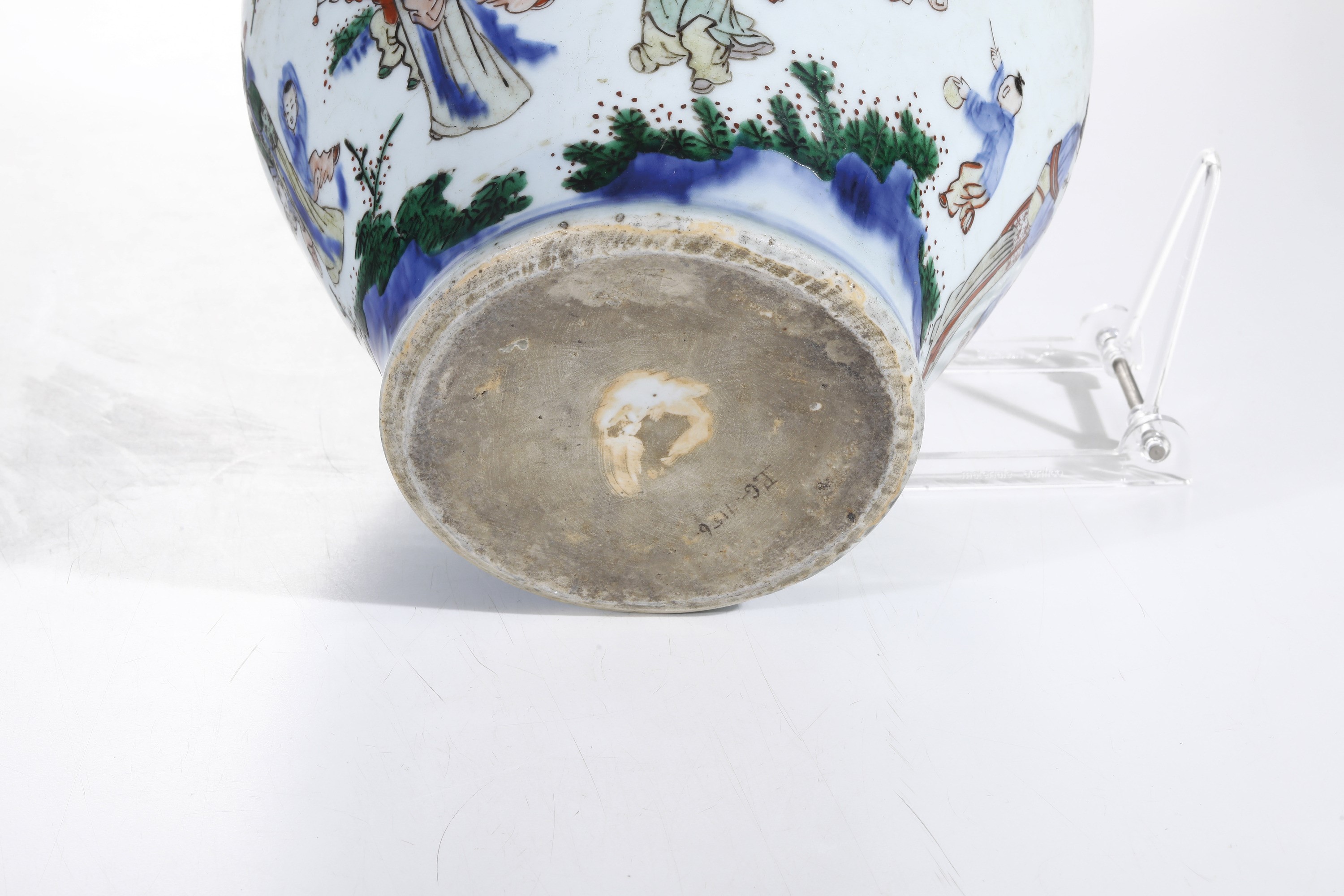Vaso in Porcellana Wucai con Scena di Corte, Cina, Dinastia Qing, Epoca Shunzhi (1644-1661)