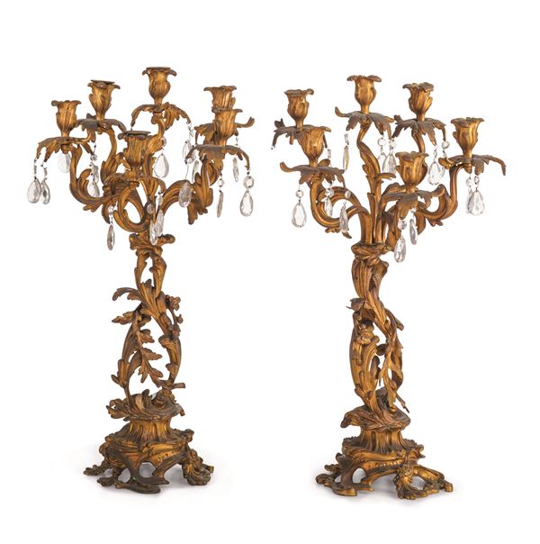 Coppia di candelieri in bronzo e cristallo. XIX secolo