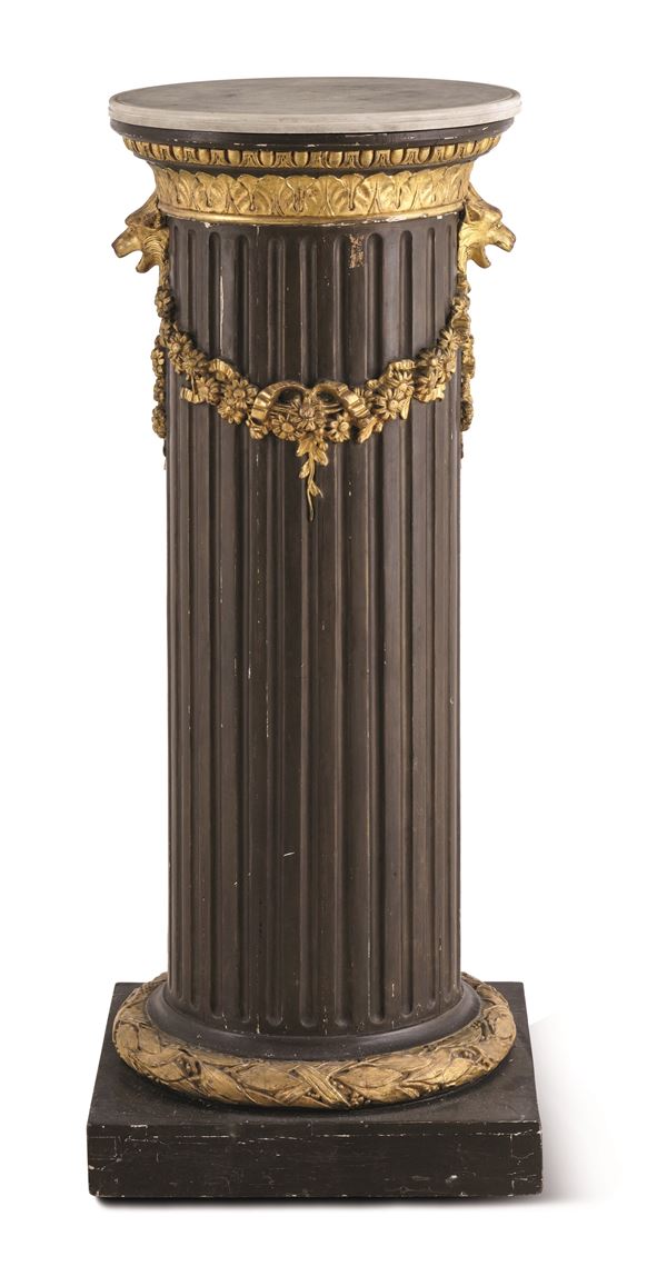 Colonna in legno intagliato, dipinto e dorato. XIX secolo