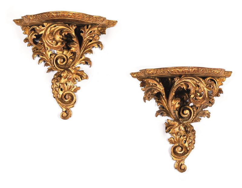 Coppia di mensoline in legno intagliato e dorato. XX secolo  - Auction Six Centuries of Arts and Furnitures - III - Cambi Casa d'Aste