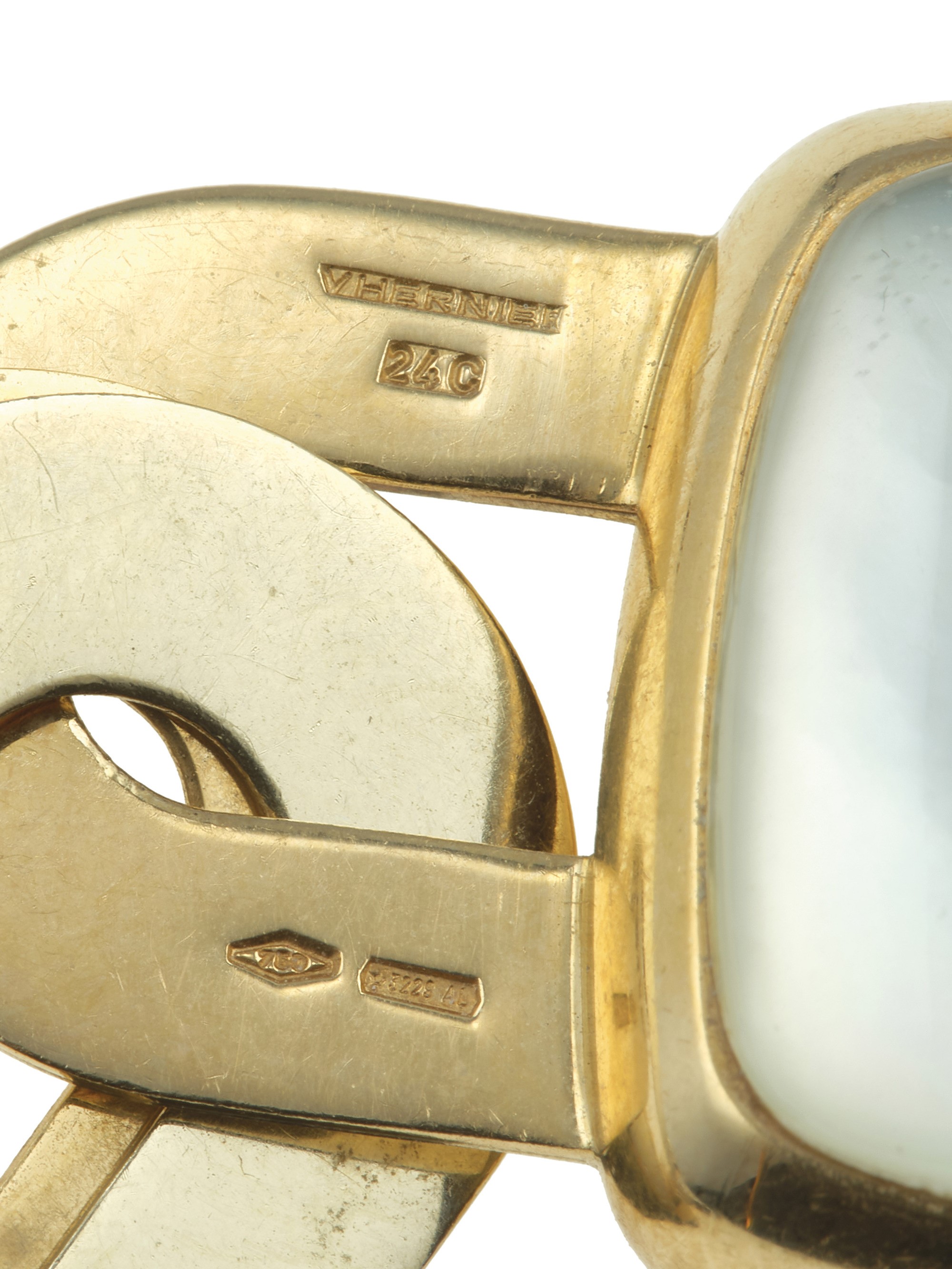 Vhernier, Girocollo a catena in oro giallo e bianco con madreperla