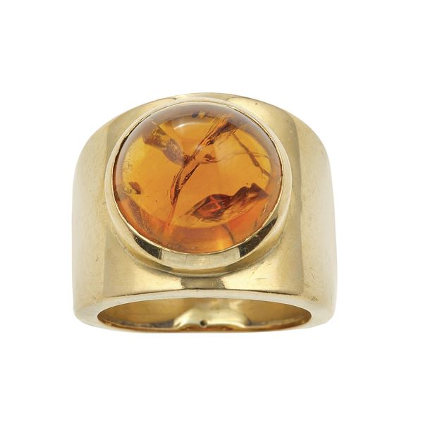 Anello a fascia con quarzo citrino taglio cabochon