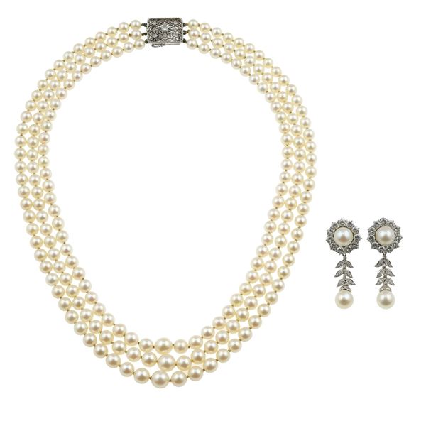 Cultured pearl necklace and a pair of earrings