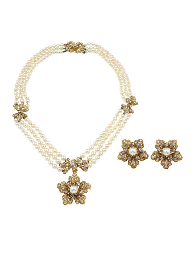 Cultured pearl, diamond and gold demi-parure. Thecentral part of the necklace can be trasformed into a brooch  - Auction Fine Jewellery - Cambi Casa d'Aste