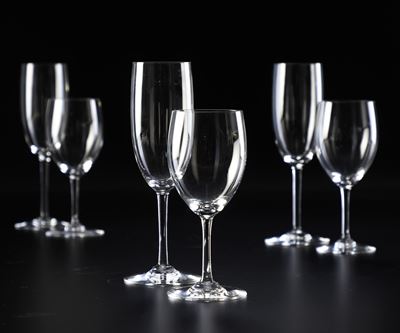 Sei Flûtes e Dodici Calici da Vino "perfection". Francia, Manifattura Baccarat, Seconda Metà del ...