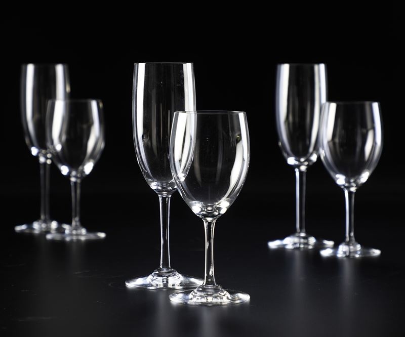 Sei flûtes e dodici calici da vino "Perfection". Francia, Manifattura Baccarat, seconda metà del XX secolo.   - Asta Arredi per la Tavola - Cambi Casa d'Aste