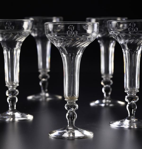 Nove coppe da champagne con monogramma “R”, 1920 circa. 