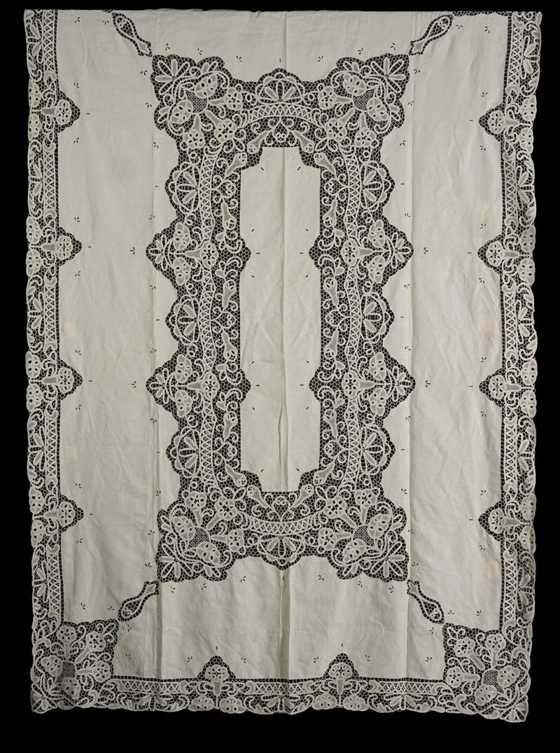 Tovaglia con dodici tovaglioli  - Auction L'Art  de la Table - Cambi Casa d'Aste